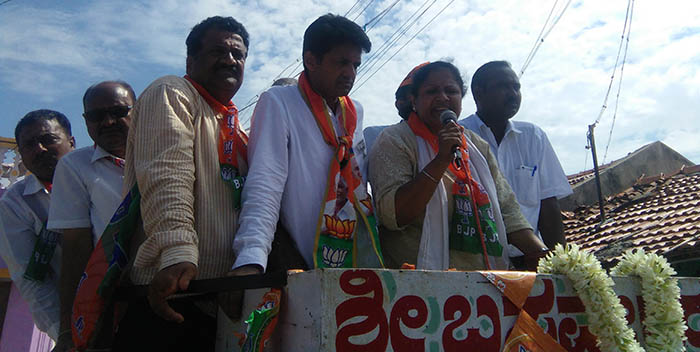 ಹನೂರು: ಬಿಜೆಪಿ ಅಭ್ಯರ್ಥಿ ಪ್ರೀತನ್ ನಾಗಪ್ಪ ಪರ ತೇಜಸ್ವಿನಿಗೌಡ ರೋಡ್ ಶೋ